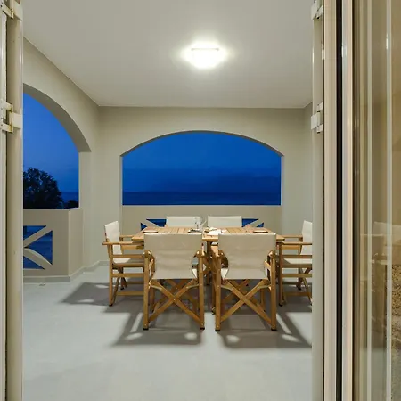 Zoe's Place - 2 Bd Beachfront Apartment Kissamos